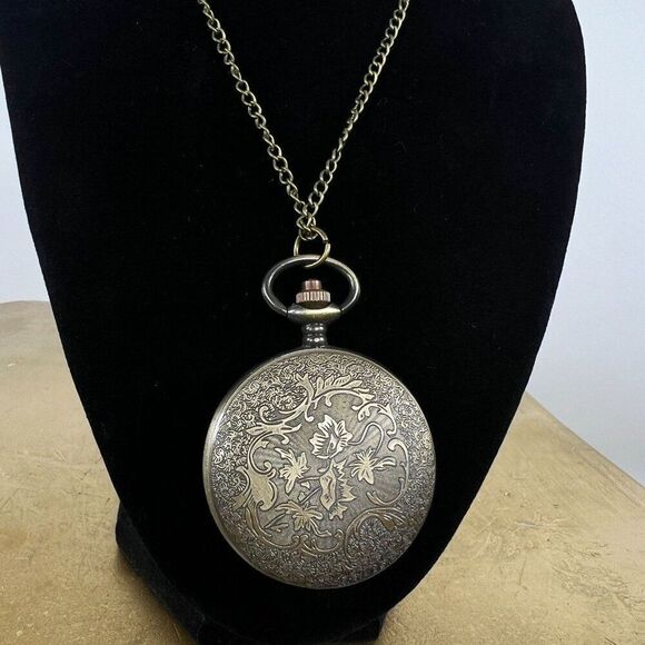 Vintage Antique Brass Pocket Watch Necklace - Steampunk Gothic Retro Jewelry - Picture 4 of 7